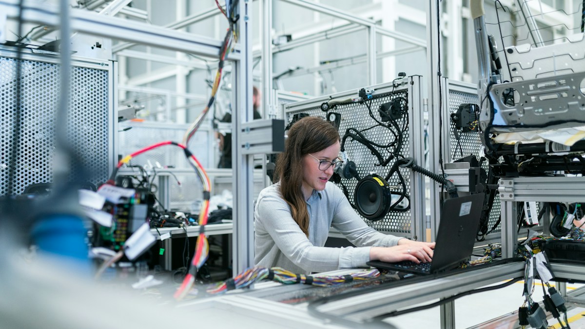 AI in Warehouse Management: Driving Smarter Fulfillment Hubs | County Cargo